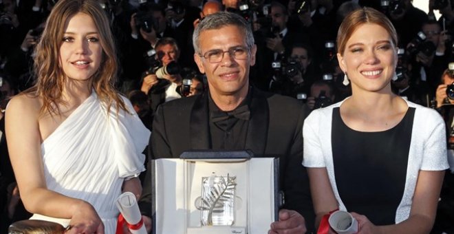 El director de cine Abdellatif Kechiche con las dos protagonistas de  'La vida de Adele' - Europa Press