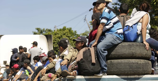 Una segunda caravana formada por unos 600 migrantes salvadoreños, entre ellos niños y mujeres / EFE