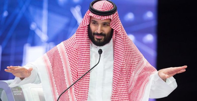 Fotografía cedida por el Palacio Real Saudí, que muestra al príncipe heredero saudí, Mohamed bin Salman, mientras asiste al foro económico Future Investment Initiative (FII) o "Davos del desierto" en Riad, Arabia Saudí, hoy 24 de octubre de 2018. El princ