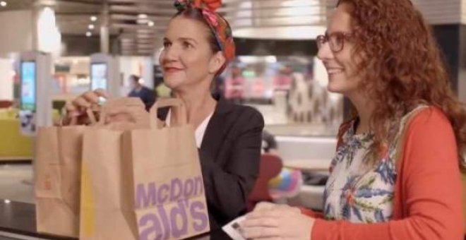 La chef Samantha Vallejo-Nájera y la dietista-nutricionista Teresa Valero, en una imagen del vídeo promocional retirado por McDonalds