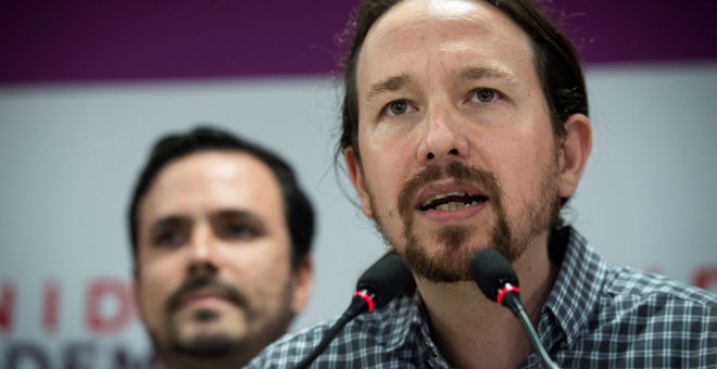 El líder de Podemos, Pablo Iglesias, comparece junto al coordinador general de IU, Alberto Garzón, tras conocer el resultado de las elecciones en Andalucía. EFE/Luca Piergiovanni