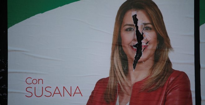 La imagen de Susana Díaz en uno de los carteles para las elecciones al Parlamento Andaluz del 2-D, en una calle de la localidad malagueña de Ronda. REUTERS/Jon Nazca