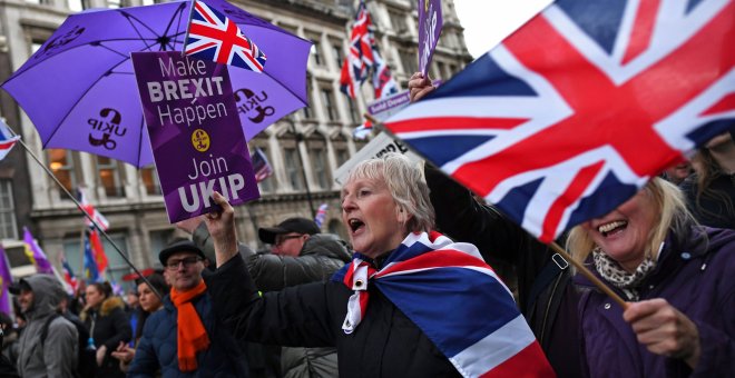 Manifestación en el centro de Londres a favor de la salida del Reino Unido de la UE. REUTERS/Dylan Martinez