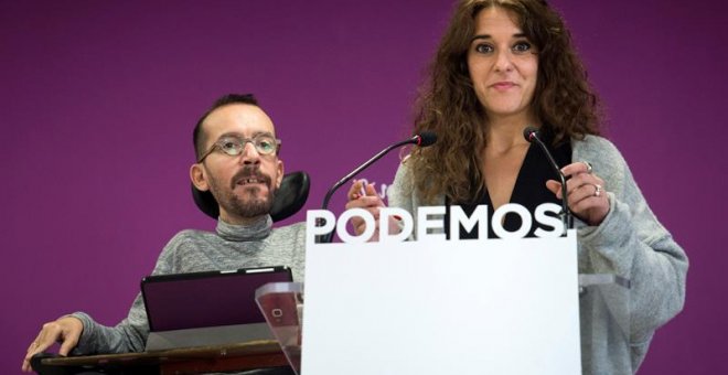 Los portavoces de Podemos, Pablo Echenique y Noelia Vera, comparecen en rueda de prensa tras el Consejo de Coordinación de la formación. EFE/Luca Piergiovanni