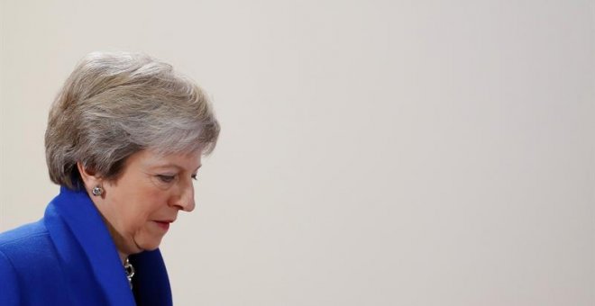 12/12/2018.- Foto de archivo de la primera ministra británica, Theresa May, mientras da una rueda de prensa a la conclusión del Consejo Europeo en Bruselas (Bélgica) el 25 de noviembre de 2018. May tendrá que enfrentarse hoy, 12 de diciembre de 2018, a un