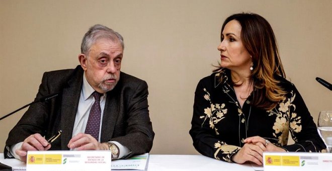 11/12/2018.- El secretario de Estado de Seguridad Social, Octavio Granado (i), y la directora general del Instituto Nacional de la Seguridad Social, María Gloria Redondo (d), durante su intervención en el III Encuentro Nacional de Directivos del Instituto