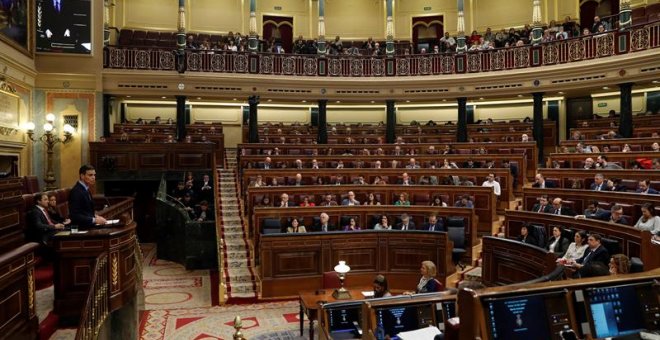 El presidente del Gobierno, Pedro Sánchez, durante su intervención ante el pleno del Congreso con el fin de hablar de la situación en Cataluña en un pleno en el que también informa del acuerdo de la Unión Europea sobre el "brexit" / EFE