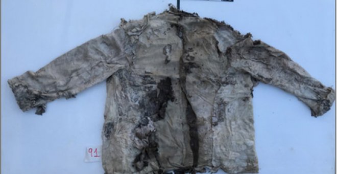 Camisa encontrada en una fosa que podría pertenecer al bisabuelo de Miguel Ángel Torres.- ARQUEANTRO
