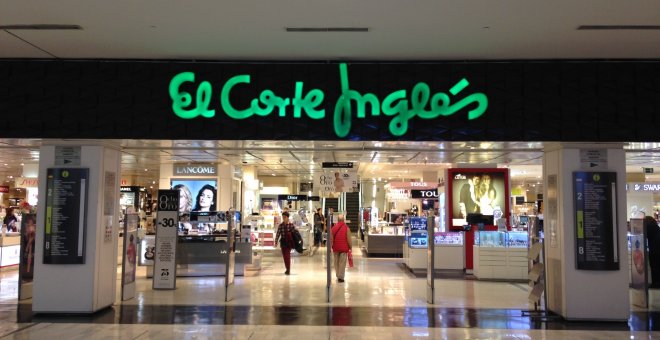 Entrada de la tienda de El Corte Inglés en el centro comercial La Vaguada, en la zona norte de Madrid.