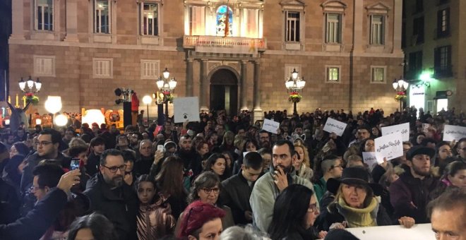 Concentración en protesta por la muerte de un perro al que disparó un guardia urbano en Barcelona. TWITTER/@PartidoPACMA