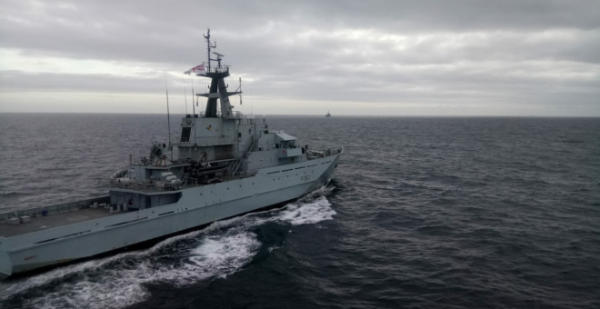 El buque patrullero ha sido desplegado en el estrecho de Dover - Twitter de 'HMS Mersey'