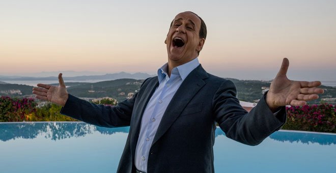 Toni Servillo encarna a Berlusconi en la película 'Silvio (y los otros)', dirigida por Paolo Sorrentino.