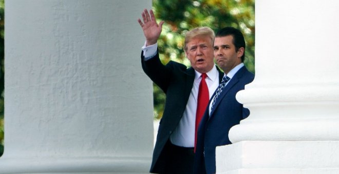 Fotografía de archivo del presidente de EEUU, Donald Trump, y su hijo, Donald Trump Jr.- AFP