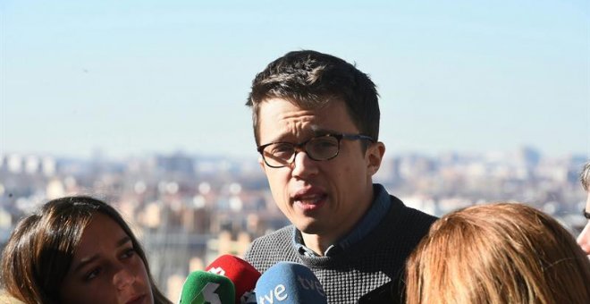 13/01/2019.- El candidato de Podemos a la Presidencia de la Comunidad de Madrid, Íñigo Errejón, valora ante los medios la actualidad política durante su visita al Planetario. EFE/ Fernando Villar