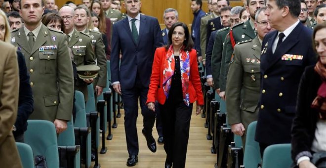 GRAF8983. MADRID, 15/01/2019.- La ministra de Defensa, Margarita Robles, a su llegada hoy a la inauguración de una jornada sobre Fuerzas Armadas y Constitución en su 40 aniversario, que tiene lugar hoy en la sede del CESEDEN. EFE/Juan Carlos Hidalgo