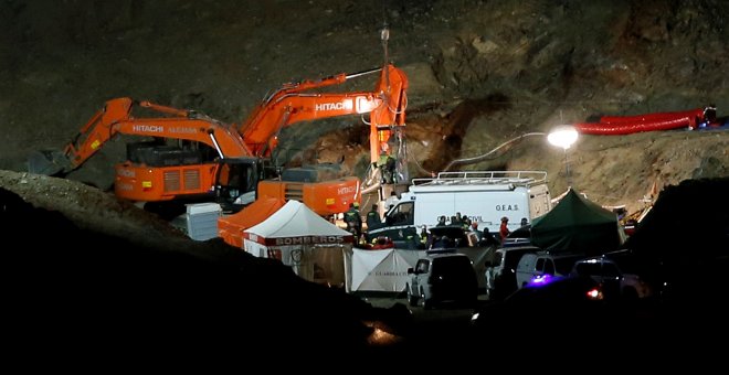 Los equipos de rescate, mineros de la Brigada de Salvamento Minero de Hunosa, Bomberos y Guardia Civil, encuentran sin vida el cuerpo de Julen./EFE