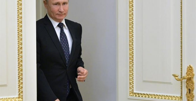 El presidente ruso, Vladímir Putin, antes de su reunión este viernes con su Consejo de Seguridad para abordar, entre cotras cuestiones, la situación en Venezuela, en el Kremlin de Moscú, Rusia. En la reunión se reafirmó la posición de Rusia sobre la "inad