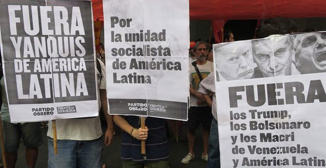 Protesta a favor de Maduro en Buenos Aires. / JAVIER CAAMAÑO (EFE)