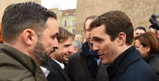 El líder de Vox, Santiago Abascal, con el del PP, Pablo Casado (a la derecha). / EFE