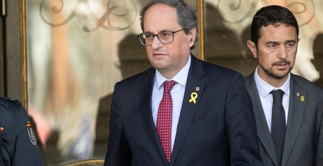 El presidente de la Generalitat, Quim Torra ,junto al conseller de Territorio, Damiá Calvet, a la salida del Tribunal Supremo en el receso para comer./EFE