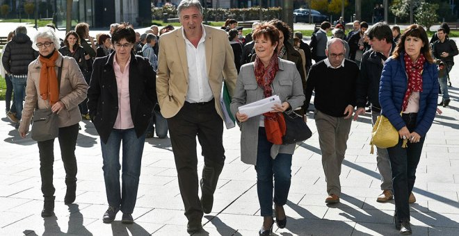 El alcalde de Pamplona acude al juzgado para presentar la querella contra crímenes del franquismo.