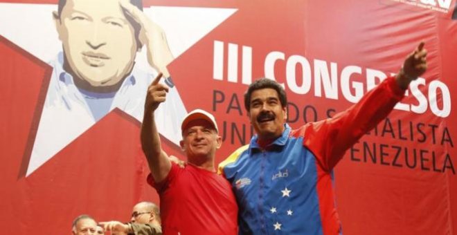 Hugo Carvajal y Nicolás Maduro durante el III Congreso del Partido Socialista Unido de Venezuela. REUTERS