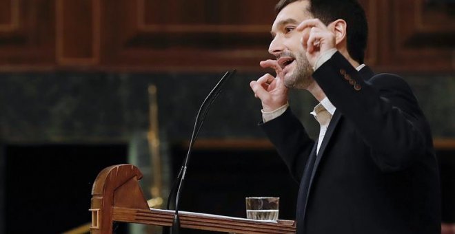 El diputado de Podemos en el Congreso ,Pablo Bustinduy Amador, durante su comparecencia este miércoles en el último pleno del Congreso antes de la convocatoria de elecciones.- EFE