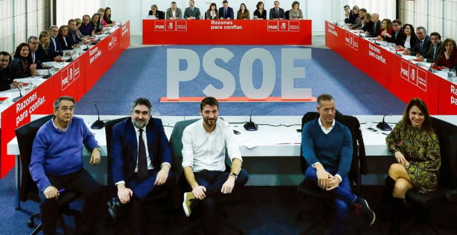 Vista de los miembros de la Ejecutiva Federal del PSOE, en una reunión el pasado diciembre. EFE/Emilio Naranjo