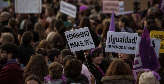 Pancartas con lemas feministas durante la manifestación del 8M en Madrid.-JAIRO VARGAS