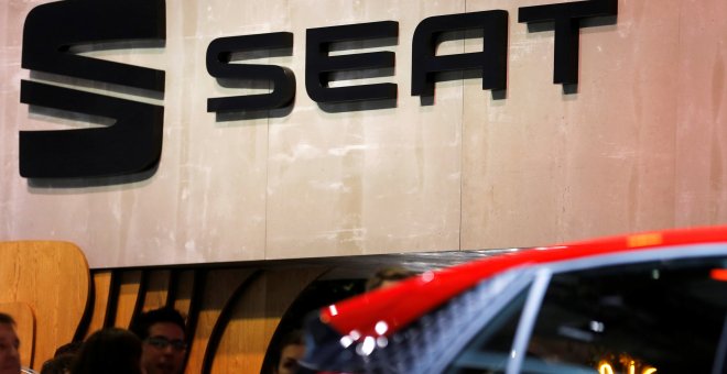 El logo de Seat en su stand en el Salón del Automóvil de Ginebra. REUTERS/Pierre Albouy