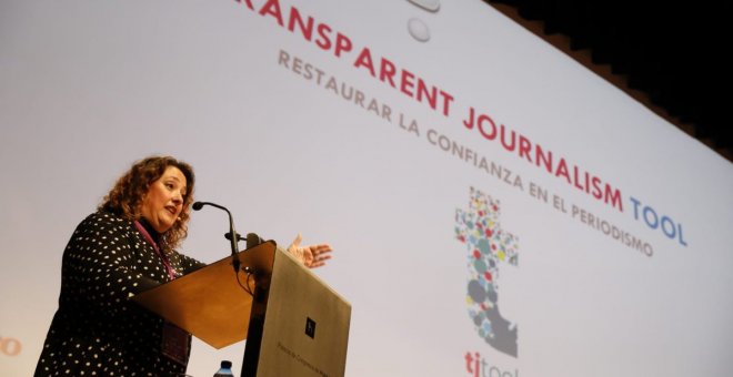 La codirectora de Público, Virginia P. Alonso, presentando en Huesca la herramienta de transparencia TJ Tool. / Congreso Periodismo Digital de Huesca