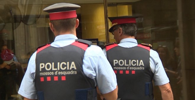 Imagen de archivo de dos agentes de los Mossos d'Esquadra | EP