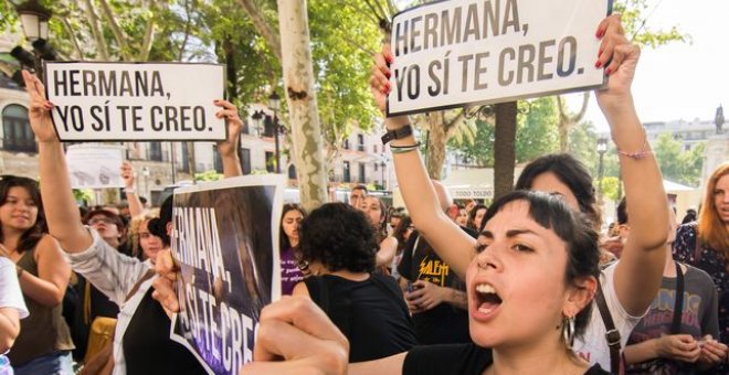 Miles de personas se concentran en toda España contra la sentencia a 'la manada' | EFE/ Raúl Caro