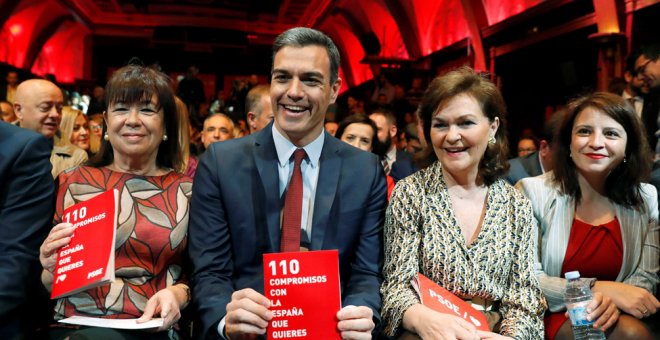 El secretario general del PSOE y presidente del Gobierno, Pedro Sánchez, acompañado de la presidenta del PSOE Cristina Narbona y la vicepresidenta Carmen Calvo, presenta las 110 principales medidas del programa electoral con el que los socialistas concurr