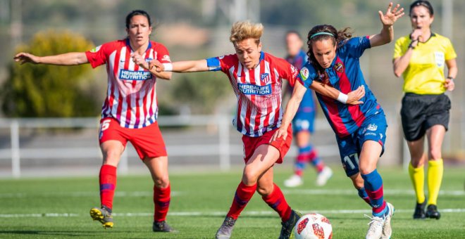 Un lance del encuentro que disputaron el Levante y el Atlético de Madrid de la Liga Iberdrola. /UD LEVANTE