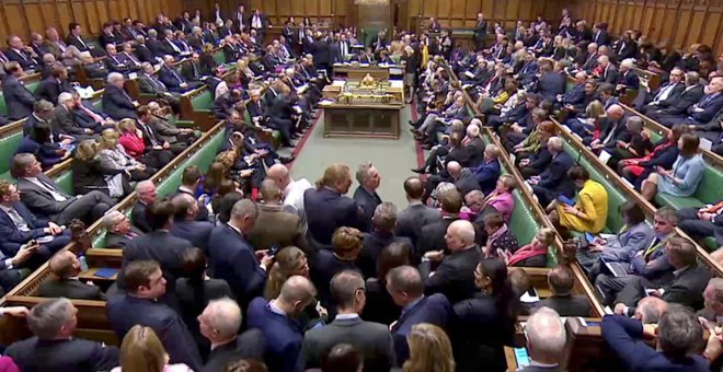 Imagen de la señal de televisión del debate en el Parlamento británico. REUTERS