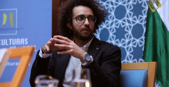 El escritor palestino Mazen Maarouf en la sede de la Fundación Tres Culturas de Sevilla