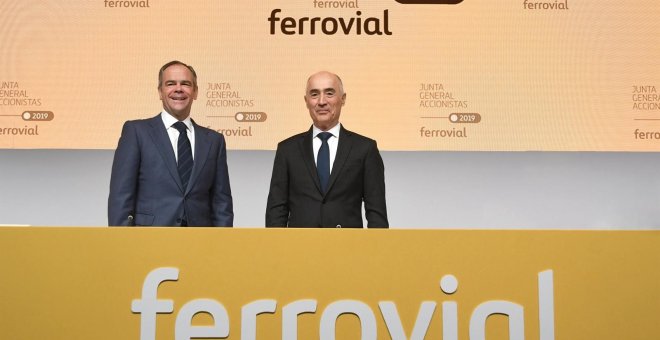 Rafael del Pino, presidente de Ferrovial (d.), e Íñigo Meirás, consejero delegado (i.) durante la junta general de accionistas de la constructora. E.P.