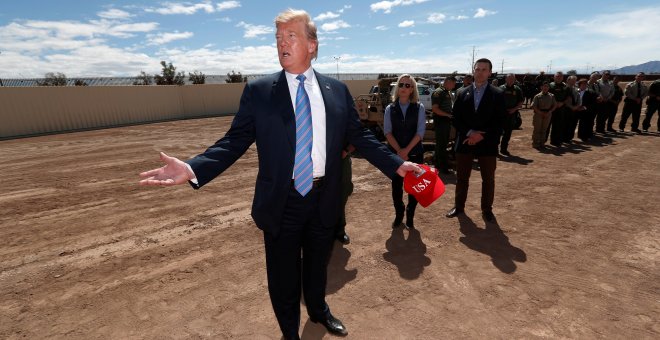 U.S. President Donald Trump visits the US-Mexico border in Calexico California, U.S., April 5, 2019. REUTERS/Kevin Lamarque TPX IMAGES OF THE DAY