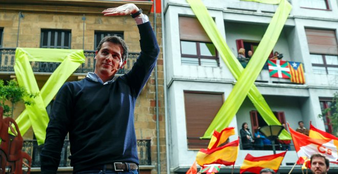 14/04/2019.- El candidato de Ciudadanos a la Presidencia del Gobierno, Albert Rivera, ha ofrecido un mitin electoral este domingo en Errenteria (Gipuzkoa). / EFE - javier Etxezarreta