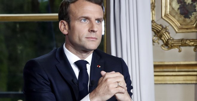 16/04/2019.- El presidente francés, Emmanuel Macron, se dirige a la nación francesa en un mensaje televisivo desde el palacio del Elíseo en París (Francia). / EFE