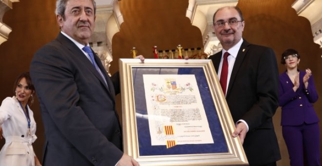 23/04/2019 - Javier Lambán entrega el Premio Aragón al fiscal Javier Zaragoza, este martes en la capital aragonesa. / Aragonhoy.net
