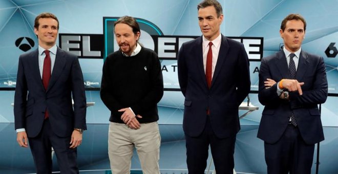 Los candidatos a presidir el Gobierno de España tras las elecciones generales, Pablo Casado (PP) (i); Pablo Iglesias (Unidas Podemos) (2i); Pedro Sánchez (PSOE) (2d) y Albert Rivera (Cs) (d), antes del inicio del segundo debate electoral . /EFE