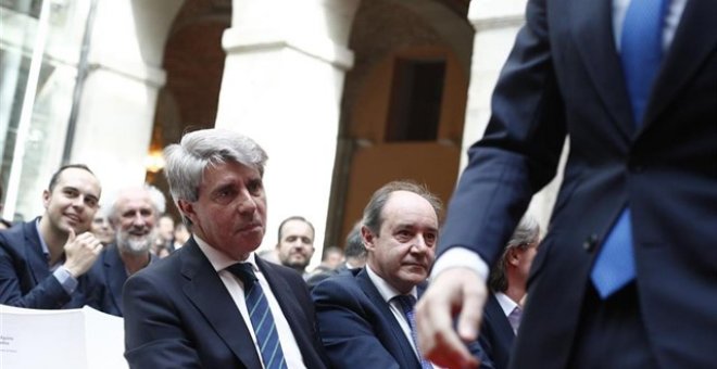 Así se ha quedado Ángel Garrido tras comprobar que Casado le ha negado el saludo.- EUROPA PRESS