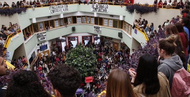 Concentración contra el acoso sexual en la Universidad de Granada. EUROPA PRESS/Álex Cámara