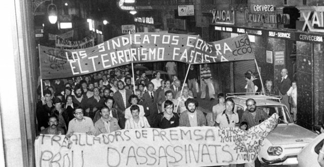 Protestas por el atentado contra la redacción de 'El Papus', un ataque perpetrado por la organización fascista Alianza Apostólica Anticomunista, conocida como la Triple A. EFE/Archivo