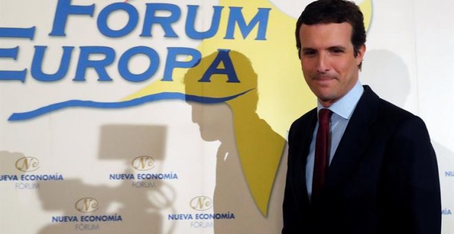 El líder del PP, Pablo Casado, durante un desayuno informativo organizado por Nueva Economía Fórum, este lunes en Madrid, donde presenta a la candidata del PP a la Presidencia de la Comunidad de Madrid, Isabel Díaz Ayuso. EFE/Zipi