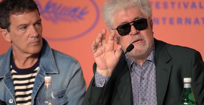 Pedro Álmodovar y Antonio Banderas en una rueda de prensa en Cannes. EFE/EPA/ANTONY JONES