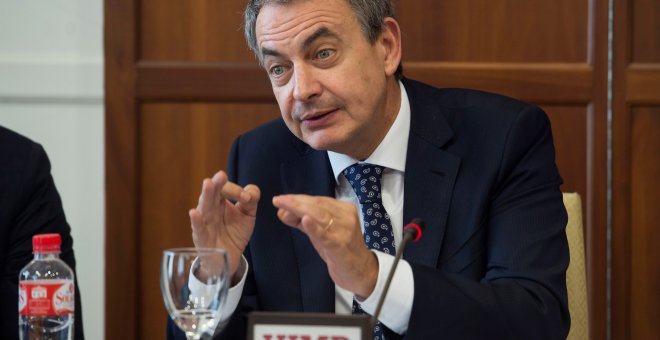 El expresidente del Gobierno, José Luis Rodríguez Zapatero, durante su participación en una curso dentro de la programación de la UIMP en Santader. EFE/Pedro Puente Hoyos