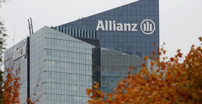 El logo de Allianz, la mayor aseguradora europea, en su sede en La Defense, el distrito financiero al oeste de París. REUTERS/Gonzalo Fuentes